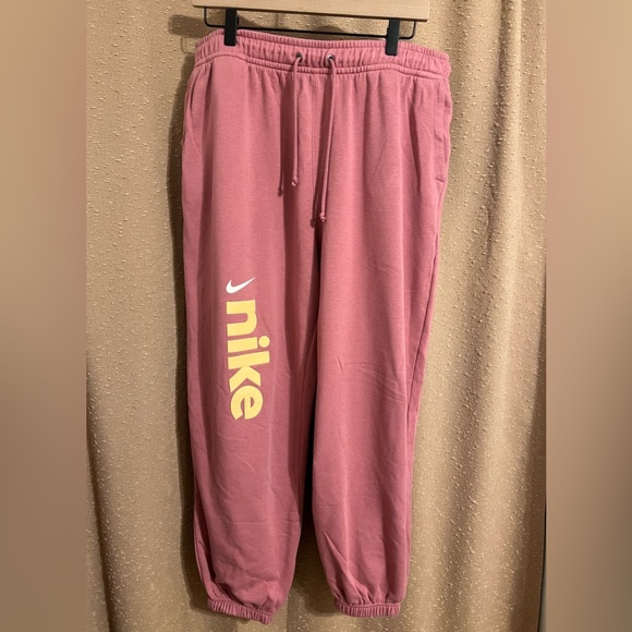 Nike Soft Brushed Fleece Sweatpant - Picture 2 of 4